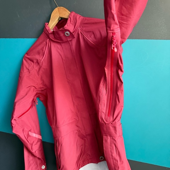 MEC Women's waterproof jacket size 4 - Picture 5 of 15